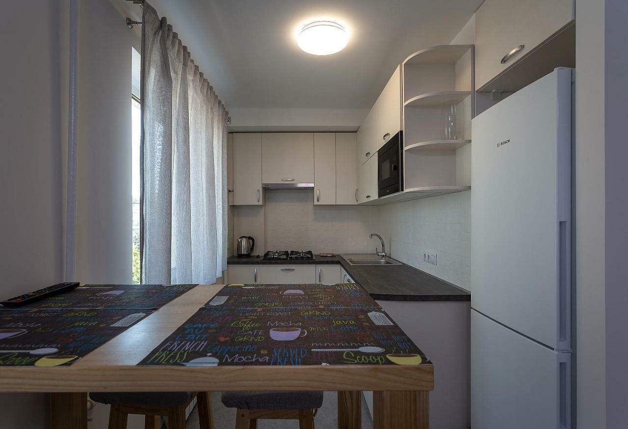 On Peremohy Ave 20 Apartment *